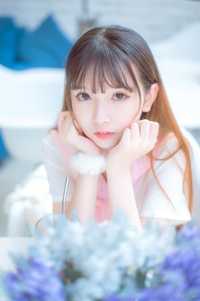 至于蜀中，吕布入蜀不容易，但蜀中的人马想要出来更难，单是汉中几个关卡，吕布甚至无需增派兵马，就足够把刘璋给堵死在汉中。